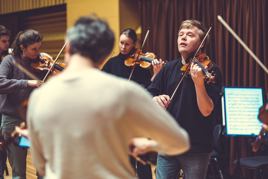 Pekka Kuusisto og det norske kammerorkester øver