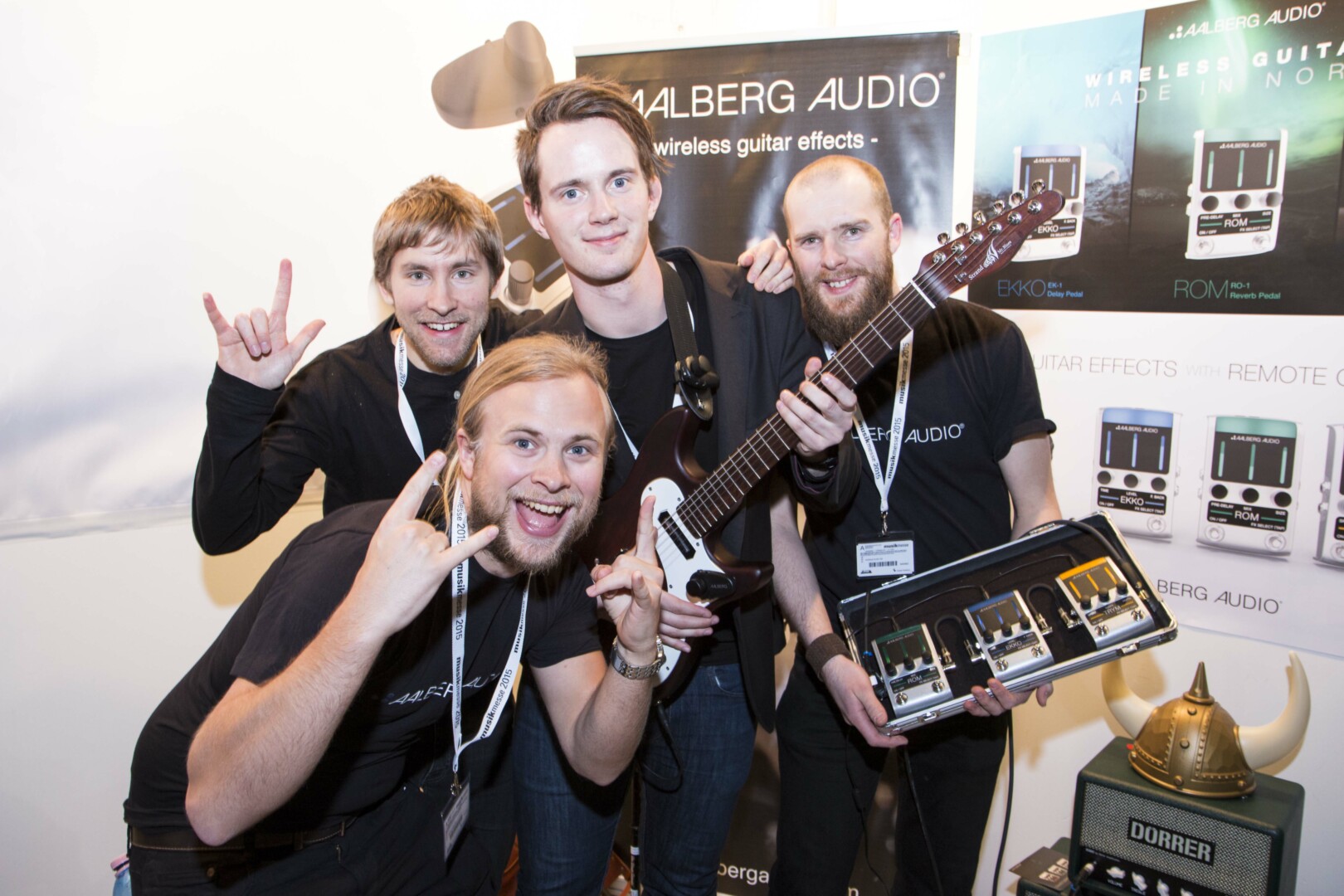 LYKKENS PAMFILIAE: Aalberg Audio, her på årets Frankfurt-messe, er optimister med tanke på sitt produkts framtid. Fra venstre: Aleksander Torstensen, Martin Kristoffersen, Rolf Rikard Bjørkvoll og Rune Aalberg Aalstad.