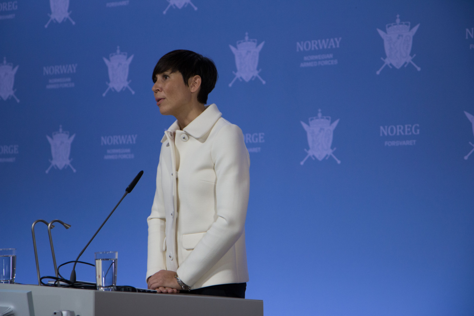 VIL LYTTE TIL INNSPILL: Forsvarsminister Ine Eriksen Søreide under dagens pressekonferanse. 