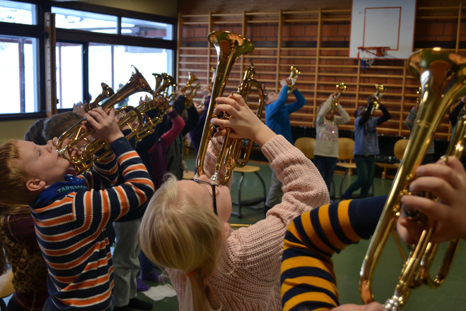 Blås i skolen: Alle tredjeklasse-elevene på Ulverud skole i Nittedal får lære å blåse i trompet i skoletiden. 