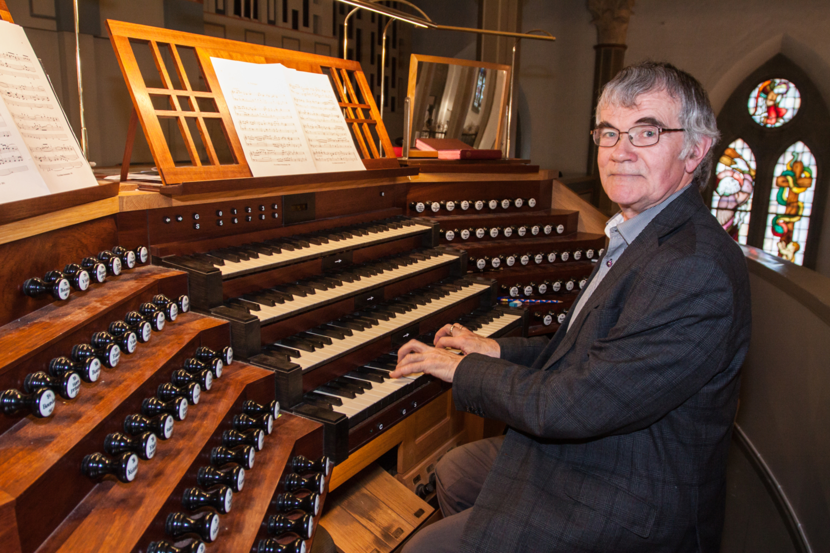 Da domkantor Arne Rodvelt Olsen i Tønsberg fikk nytt orgel, bestemte han seg for å fornye seg selv også. Nå strømmer publikum til kirken hver onsdag.