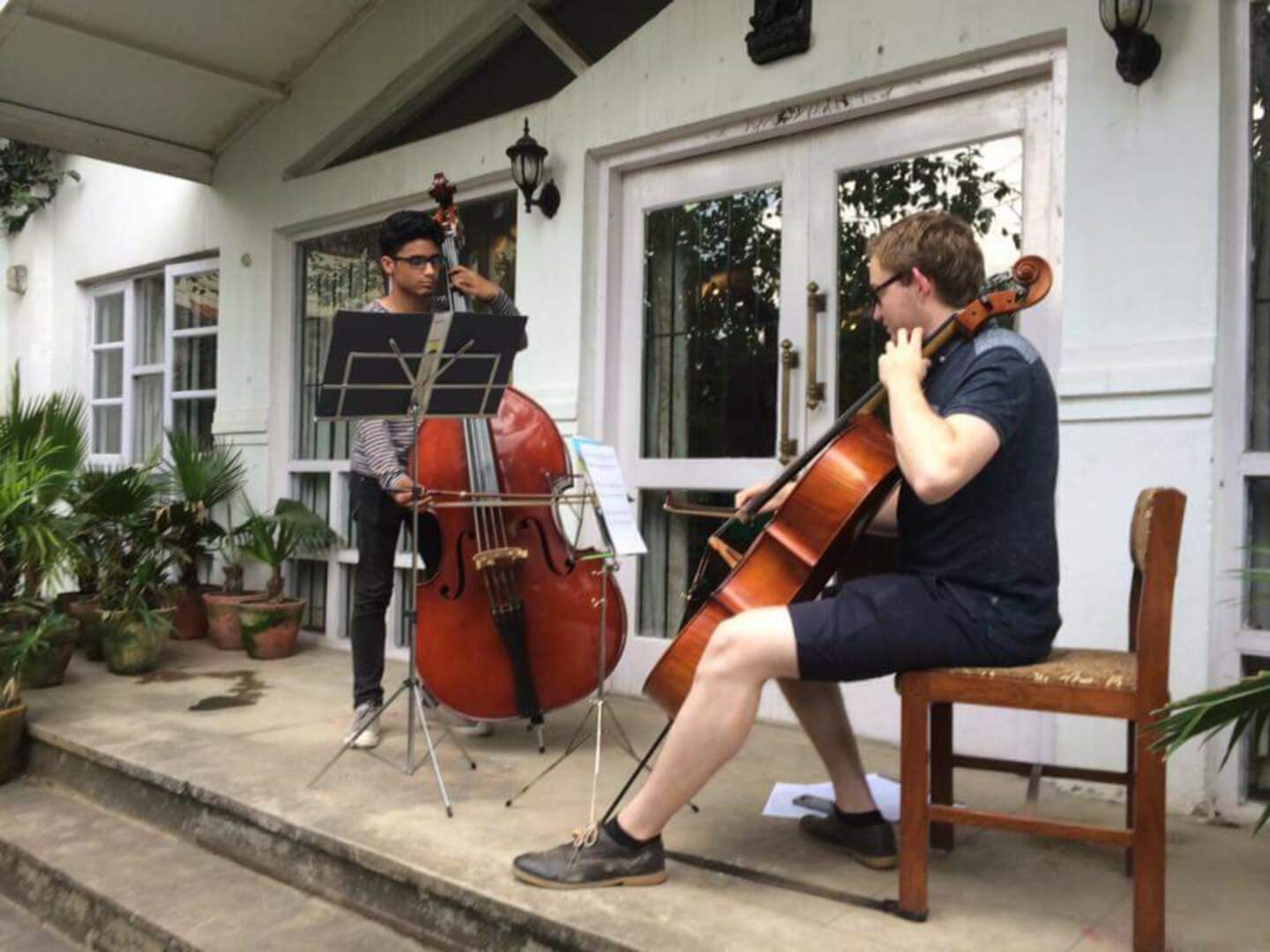 Undervisning: Eivind Rossbach Heier reiste til Nepal for å undervise cello. 