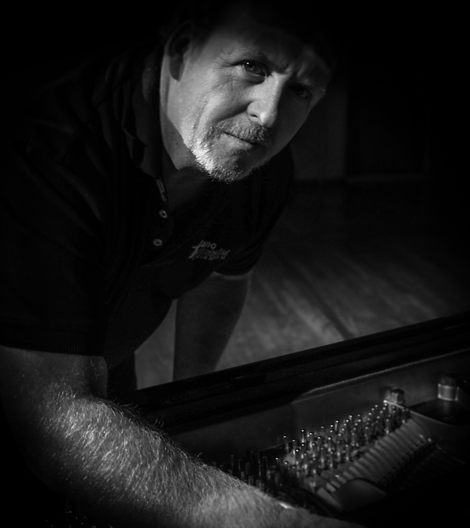 Pianostemmer: Bjørn Ola Bakke har jobbet i flere år for å realisere en pianostemmer-utdanning. Foto: Kjetil Asdal Bjørgan