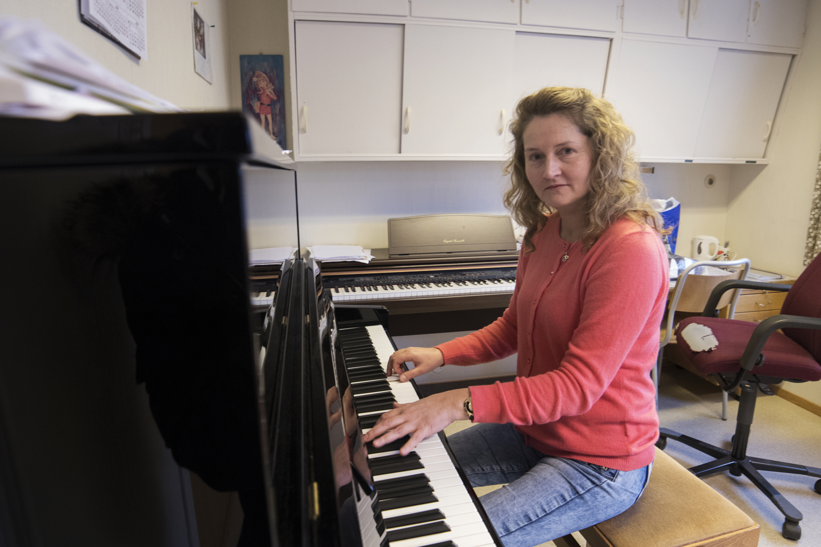 Klaverlærer: Radmila Stojkovic er klaverlærer fra Serbia. Hun underviste i åtte år i Serbia før hun flyttet til Norge. 