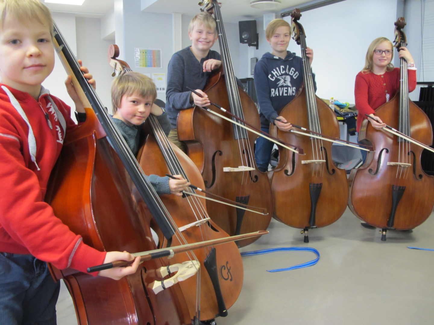 Den nye vinen? Unge bassrekrutter på oppstartsamlingen for Norsk Kontrabassklubb, den 9. og 10. desember. Fra venstre: Birk Gedde-Dahl, Sindre Skei, Klas Montgomery, Jacob Gulbrandsen Rognstad og Idun Skei. 