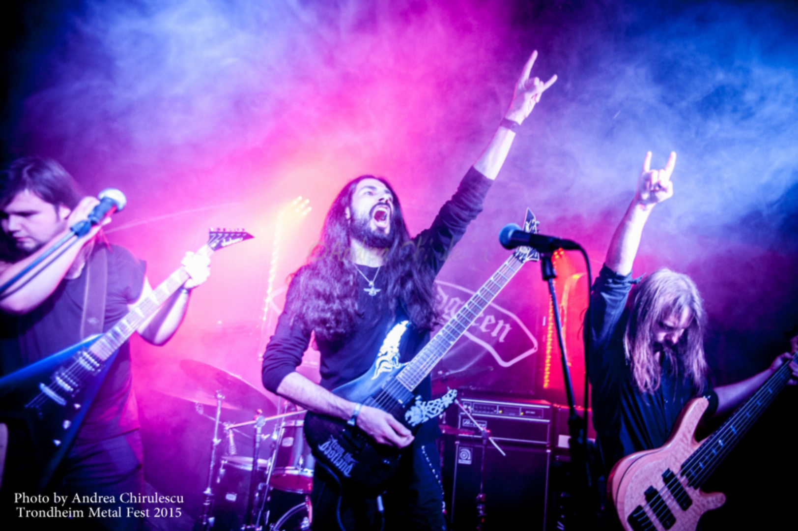 På scenen: Sina med bandet sitt, From the Vastland, under Trondheim Metal Fest i 2015.
