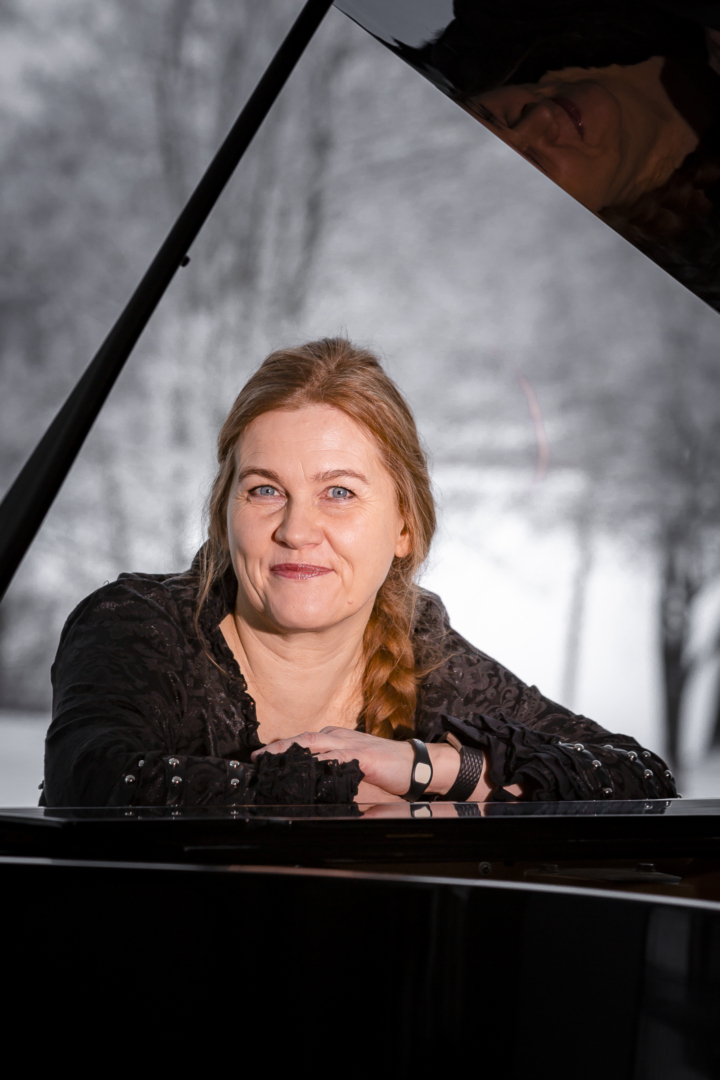 Kristine Bratlie er pedagog, pianist og komponist, og gründer av Brawo private musikkskole.