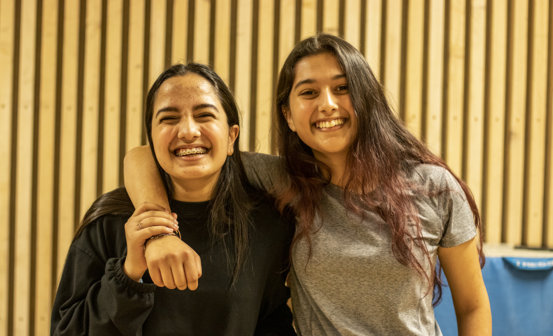 Dansere: Et dansestudio og ansettelsen av en danselærer er blant tiltakene ungdomskulturhuset har satt i verk for å tiltrekke seg flere jenter. Her trener Aina Iqbal og Mahrukh Tirmizi.