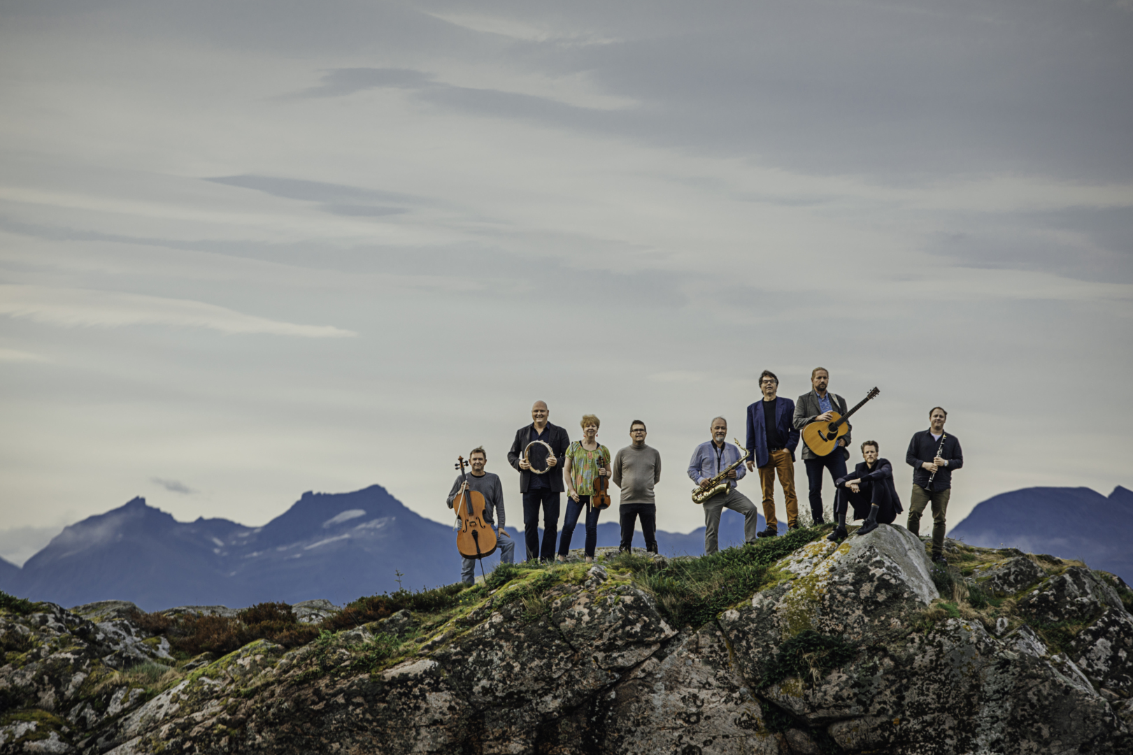 Distriktsmusikerstillinger i fare: De ni musikerne som utgjør ensemblet Møremusikarane står på fylkesrådmannens liste over kuttforslag. Deres endelige skjebne blir avgjort i desember.