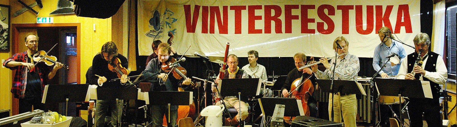 11 faste musikere: MiNensemblet, stasjonert i Narvik, hadde i sine velmaktsdager 11 faste musikerstillinger. Bildet er fra 2006, da MiNensemblet hadde sentrale roller både under Vinterfestuka i Narvik og under Nordland Musikkfestuke.  