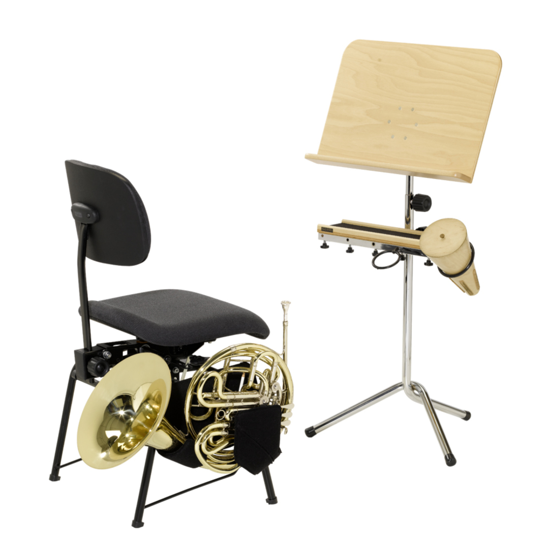 MANGE MULIGHETER: Instrument- og mutestativ festet på stol og notestativ, fra Kolberg Percussion.