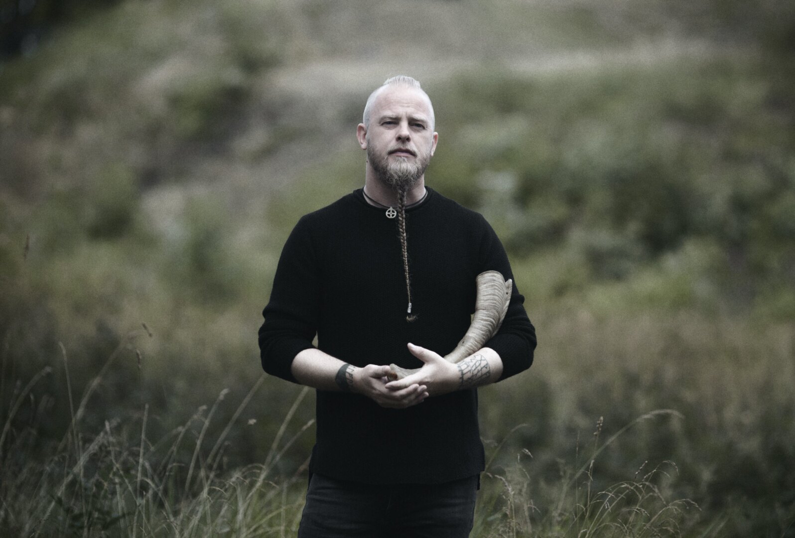 PRISVINNEREN: Einar Selvik er hovedmannen bak Wardruna, og har blant annet skrevet musikken til HBO-serien «Vikings».
