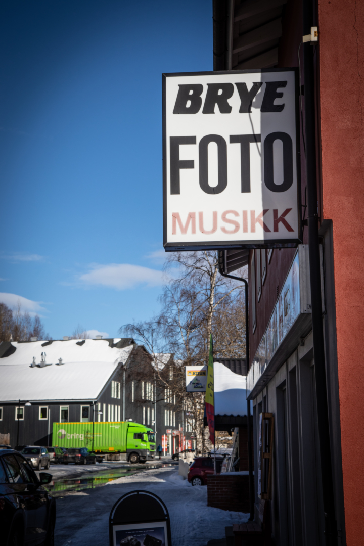 SENTRAL FOR MUSIKARAR: Musikkbutikken ligg midt i hjartet av sentrum.