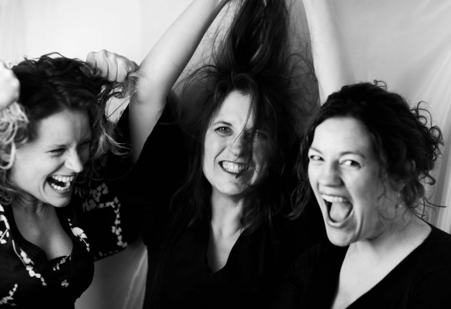 Så glade er vi: Else Bø, Marianne Baudouin Lie og Sigrid Elisabeth Stang i Alpaca Ensemble jubler over Årets Utøver pris fra Norsk Komponistforening.