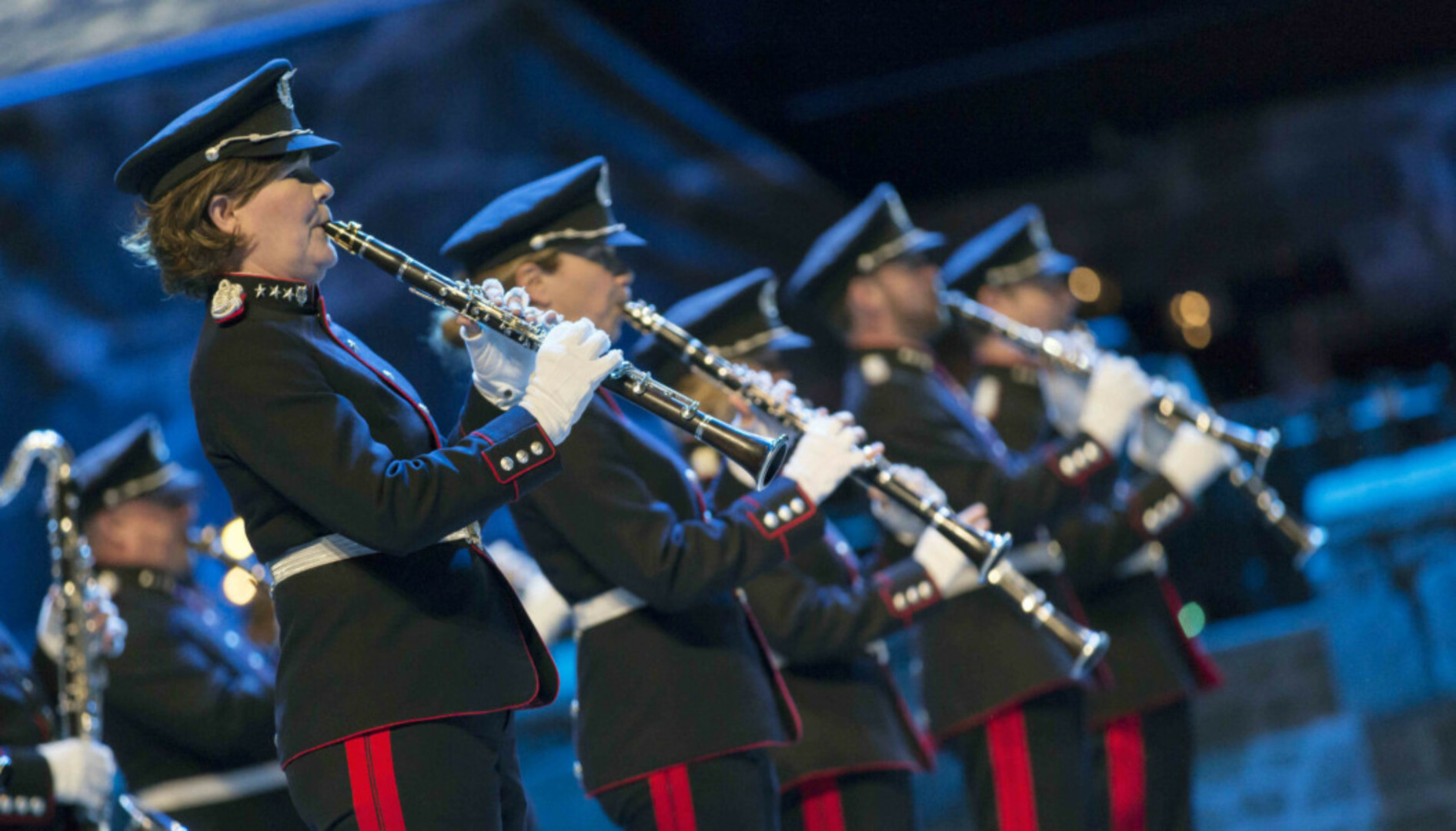 Musikerne i Forsvarets musikk har mer fysiske og psykiske plager enn sine sivile kolleger, viser en undersøkelse fra FFI. Bildet viser Forsvarets stabsmusikkorps under Norsk militær tattoo i 2018.