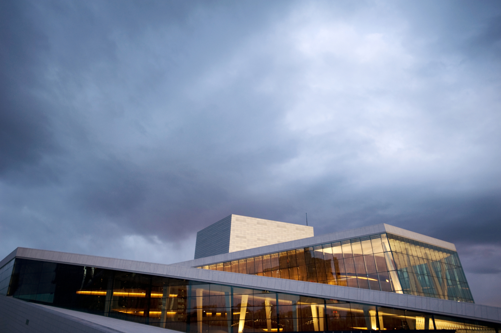 Ansatte ved blant annet Den Norske Opera & Ballett er tatt ut i streik og forestillinger er avlyst.