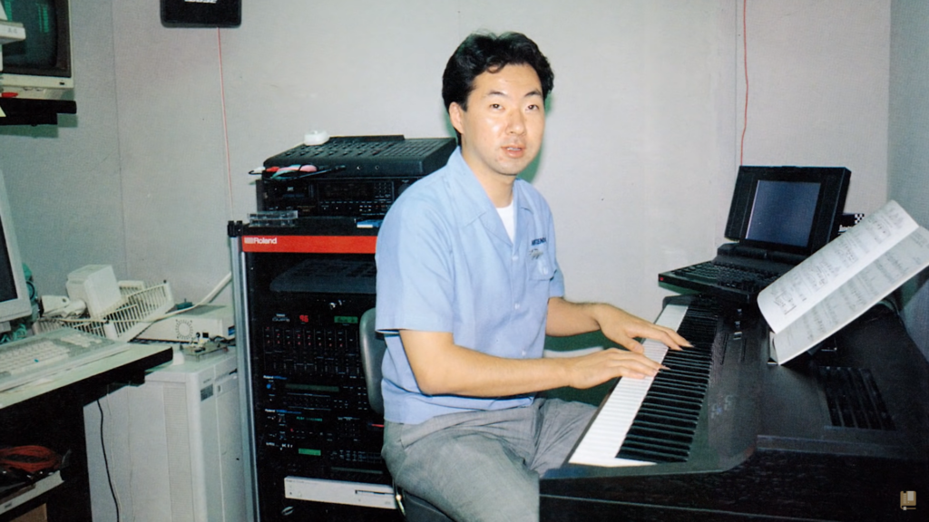 Super Mario-komponist Koji Kondo med instrumenter.