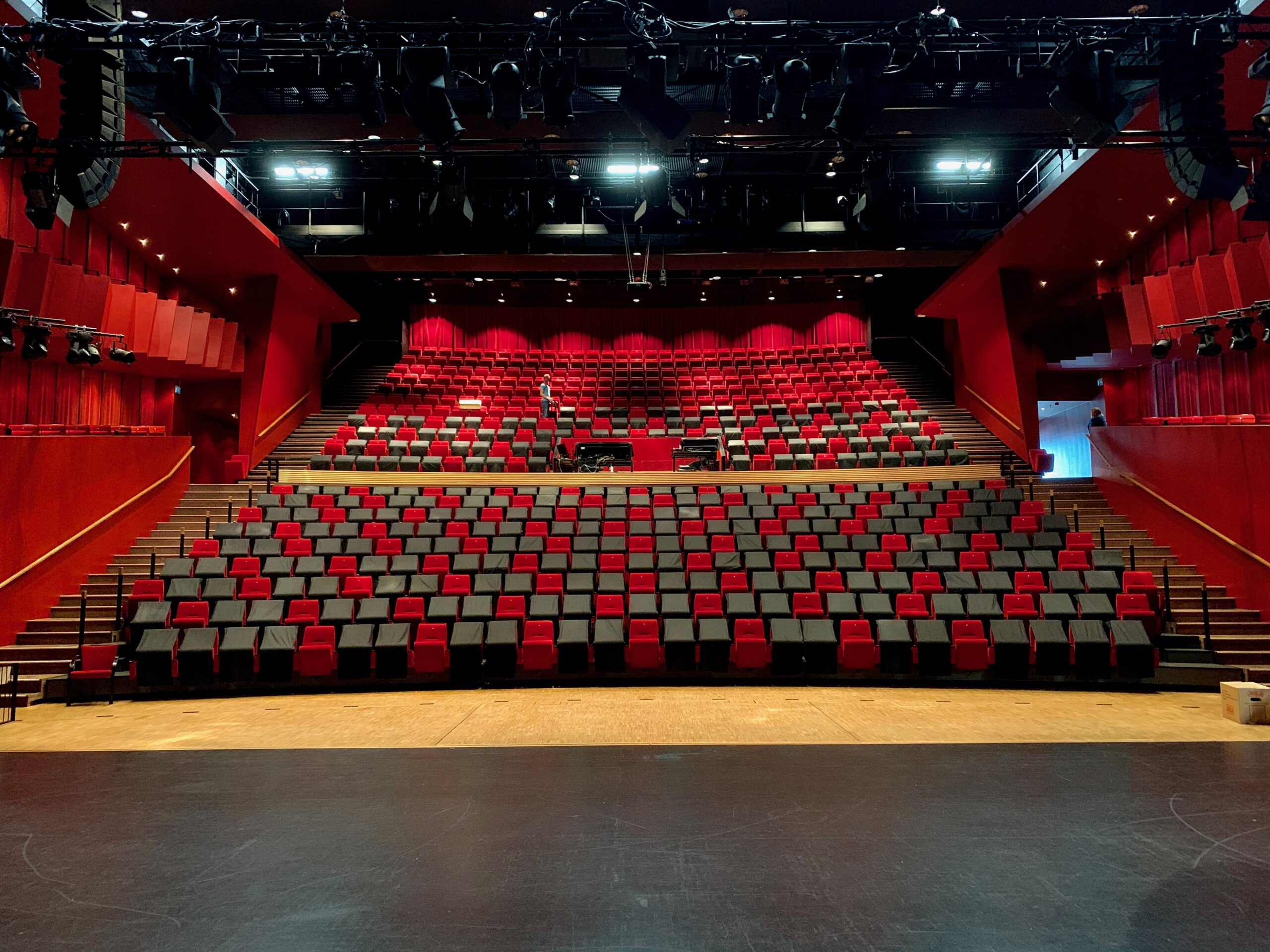 En tom sal i et kulturhus