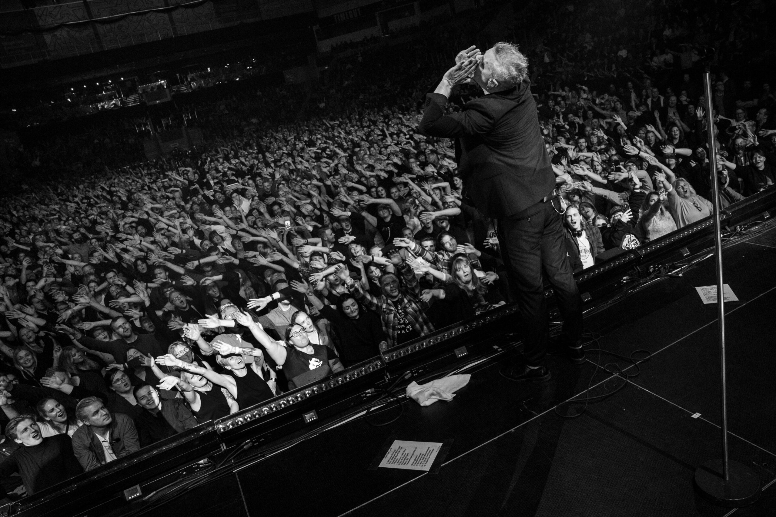 Janove på scenen med publikum