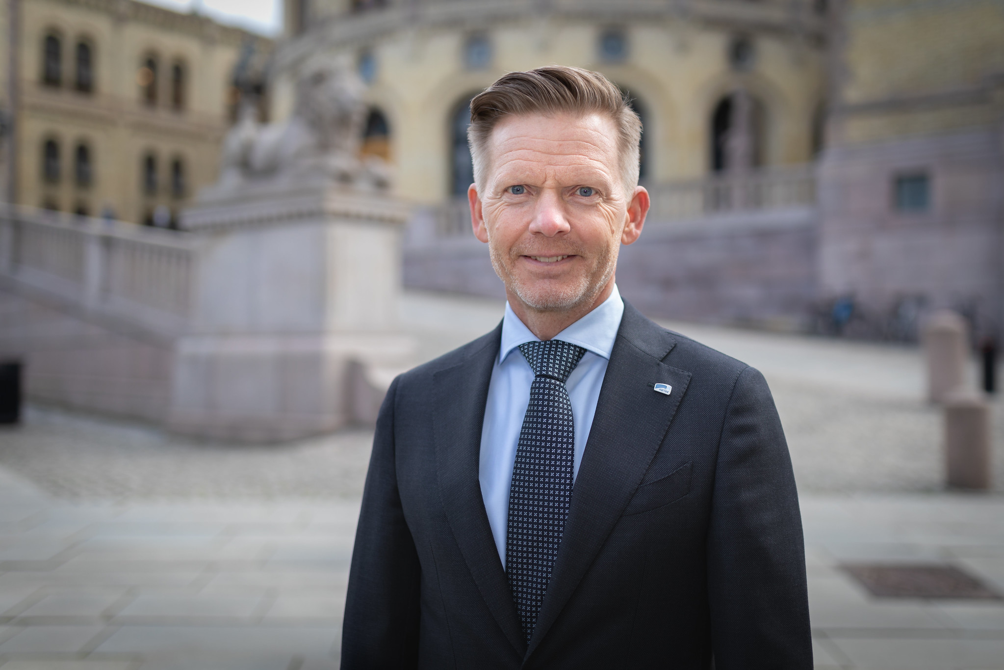 Tage Pettersen, Høyre, foran Stortinget