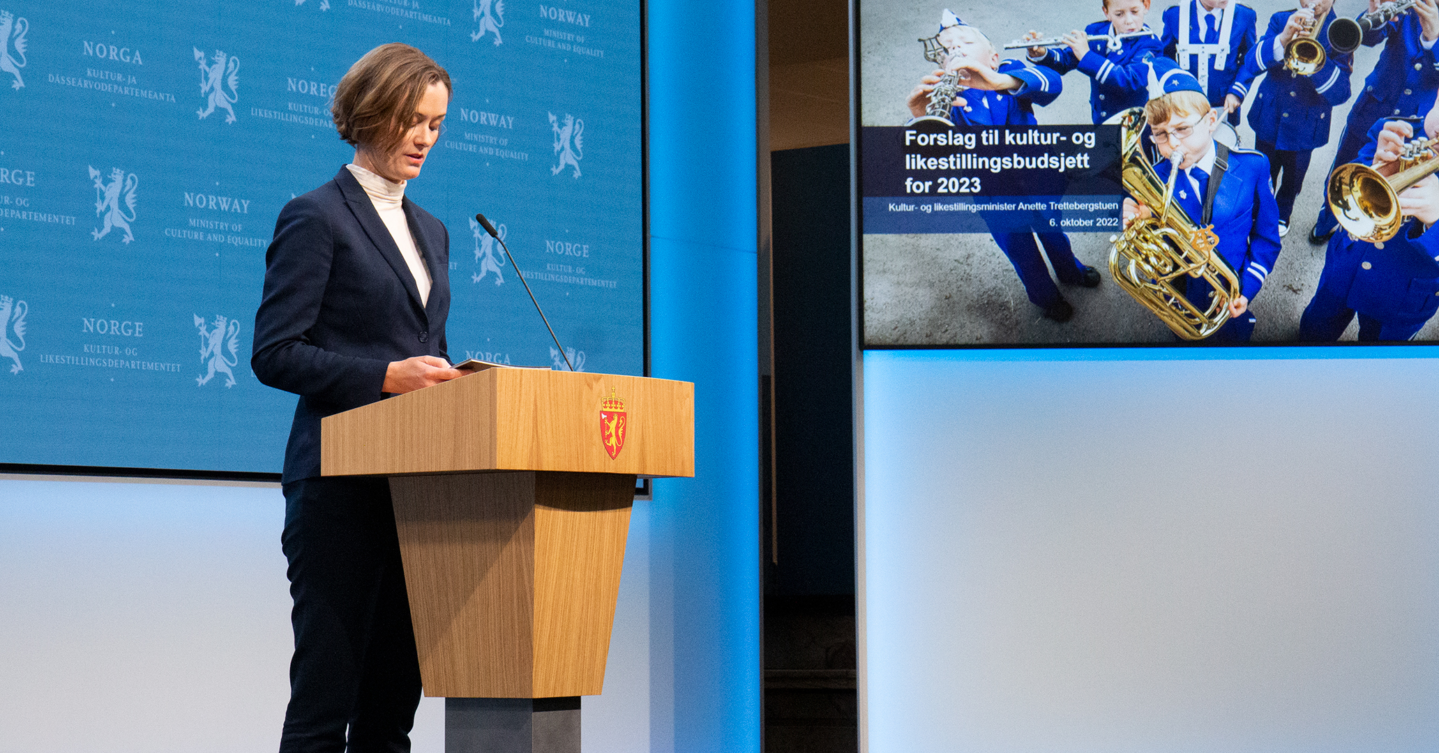 Anette Trettebergstuen holder pressekonferanse