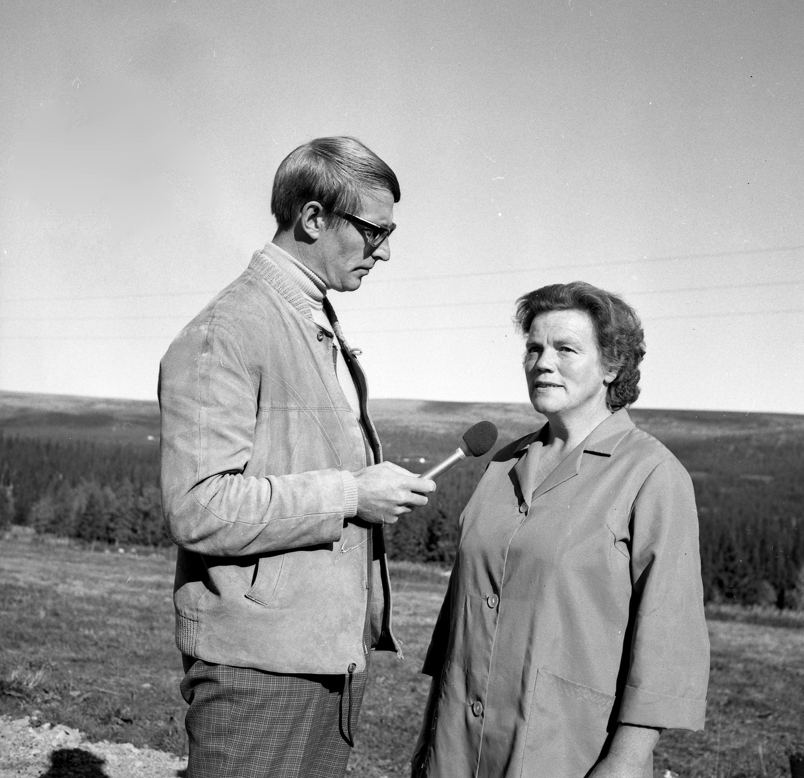 Ingeborg Hollsetra sammen med Sven Nyhus under TV-opptak i Trysil, 1969.