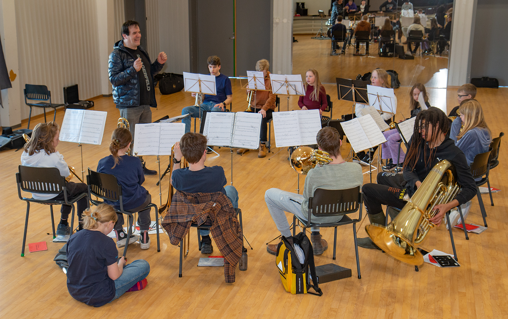 Espen Selvik instruerer