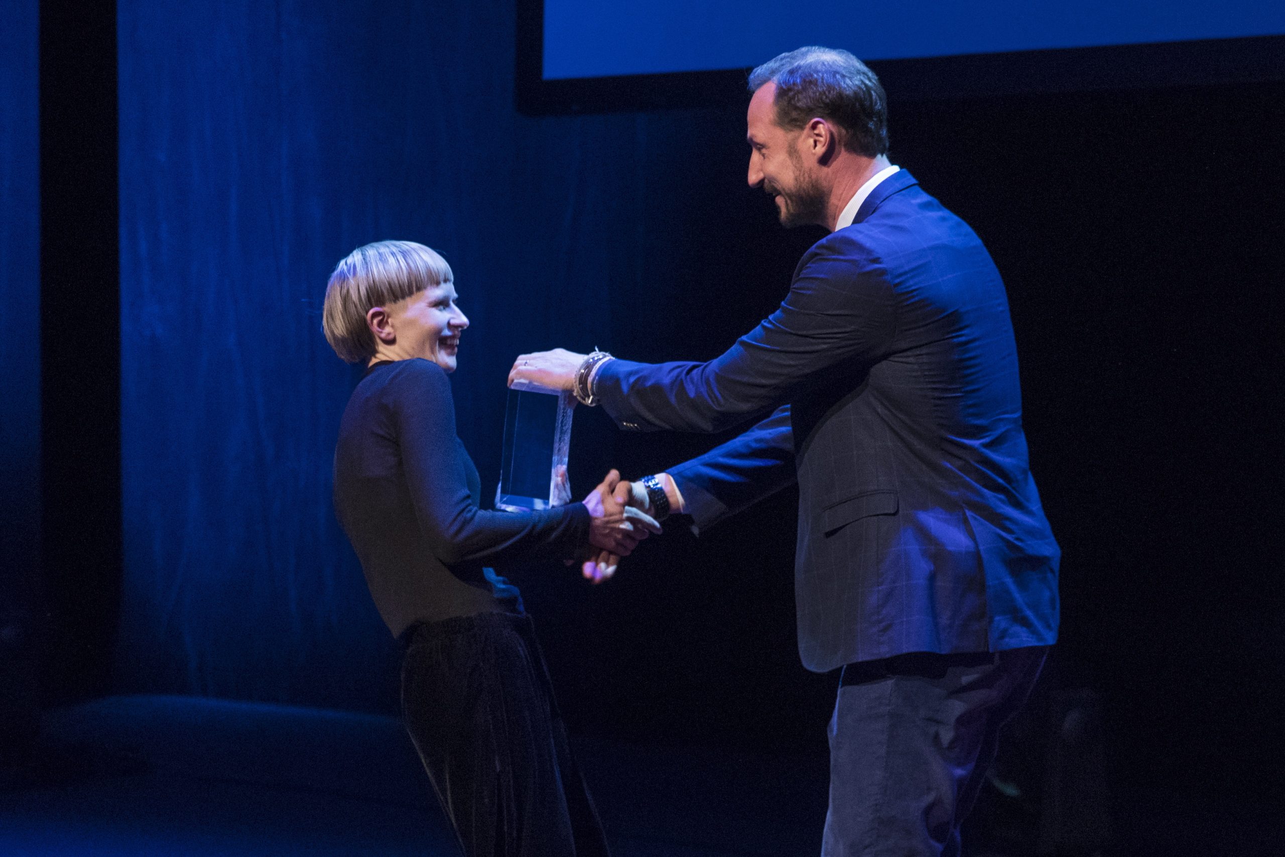 Oslo  20170302.
Kronprins Haakon deler ut Phonofile Nordic Music Prize» til Jenny Hval på Dansens Hus i Oslo torsdag, i forbindelse med 20-årsjubileet til musikkbransjetreffet by:Larm.