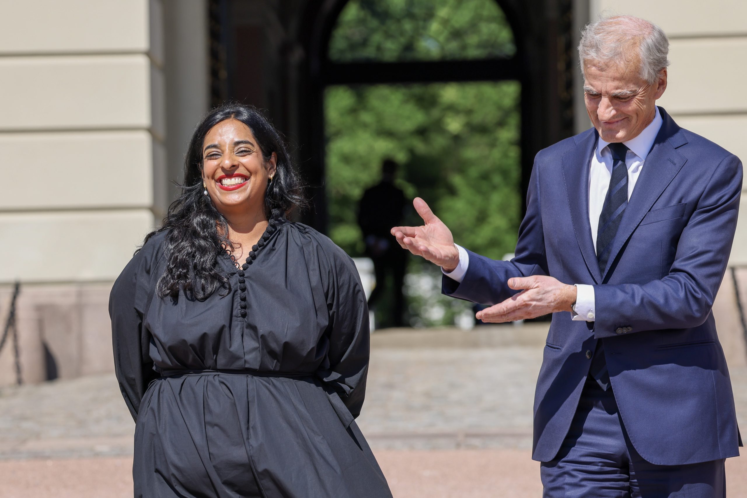 Oslo 20230628. Statsminister Jonas Gahr Støre presenterer Lubna Jaffery som kultur- og likestillingsminister etter Anette Trettebergstuen som sist fredag varslet sin avgang. Foto: