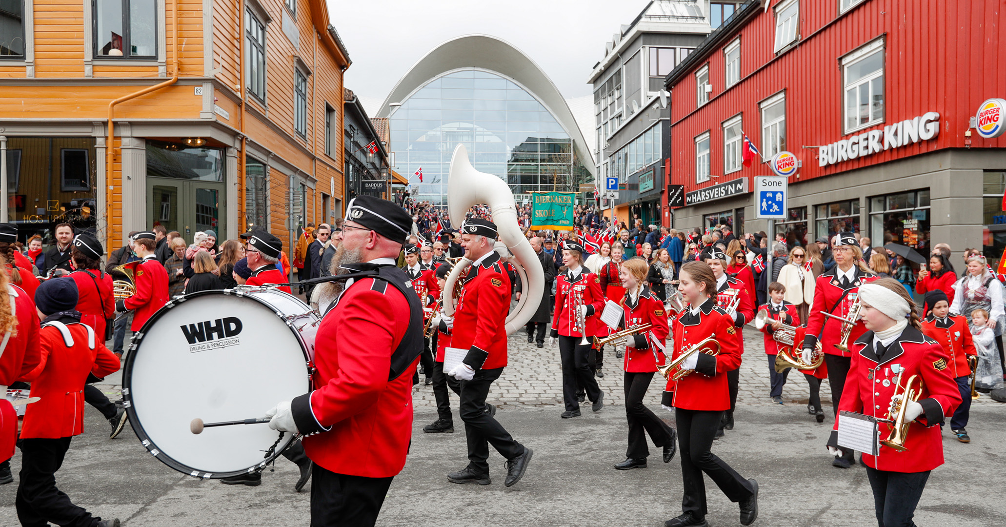 Skoletoget i Tromsdalen under 17.mai-feiringen i Tromsø.